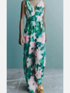 Sleeveless V-Neck Floral Maxi Dress in Pink & Green